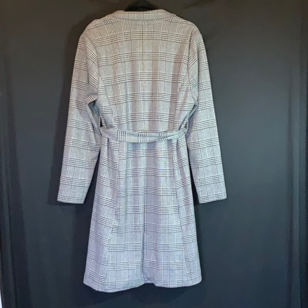 TORRID: Houndstooth Plaid Trench Coat 2 - Picture 3 of 5